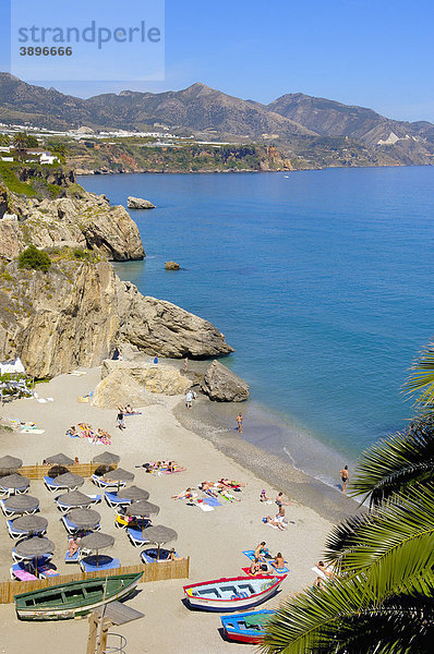Playa de Calahonda  Strand  Blick vom Balcon de Europa  Nerja  Costa del Sol  Provinz Malaga  Andalusien  Spanien  Europa