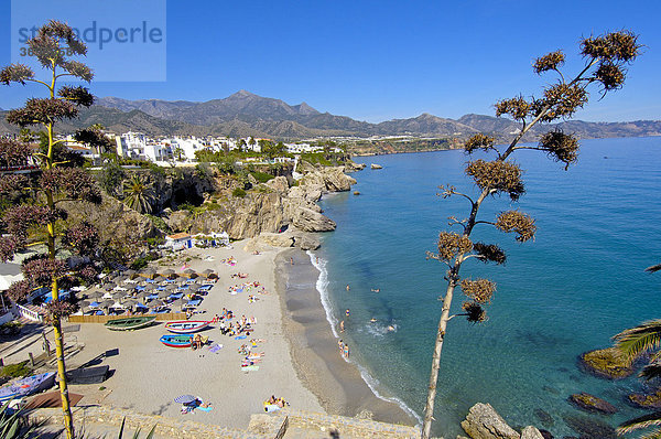 Playa de Calahonda  Strand  Blick vom Balcon de Europa  Nerja  Costa del Sol  Provinz Malaga  Andalusien  Spanien  Europa