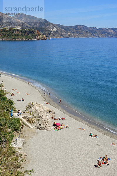 Strand  Nerja  Costa del Sol  Provinz Malaga  Andalusien  Spanien  Europa