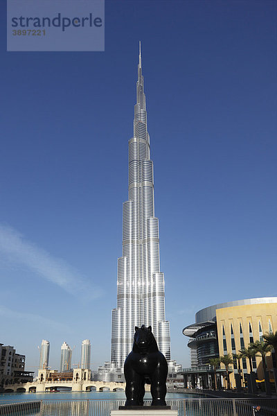 Burdsch Chalifa  Burdj Kalifa  Burj Khalifa  mit Skulptur Horse von Fernando Botero  Dubai Stadt  Vereinigte Arabische Emirate  Asien