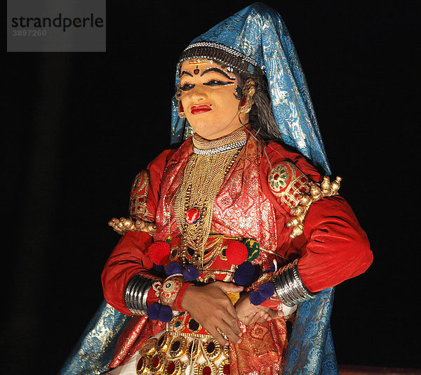 Kathakali-Tanz  Minukku Charakter  Kerala  Südindien  Indien  Asien