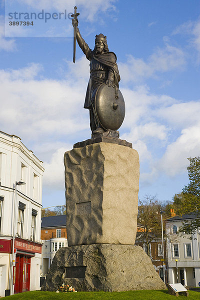 Statue von König Alfred dem Großen von Hamo Thornycroft  Broadway  Winchester  Hampshire  England  Vereinigtes Königreich  Europa
