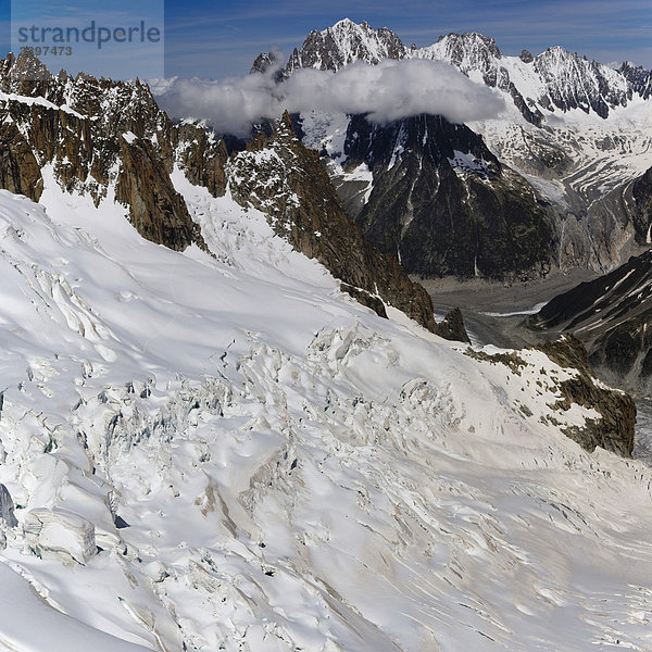 Mer de Glace oder Eismeer Gletscher  VallÈe Blanche Gletscherbecken  Chamonix  Mont-Blanc-Massiv  Alpen  Frankreich  Europa