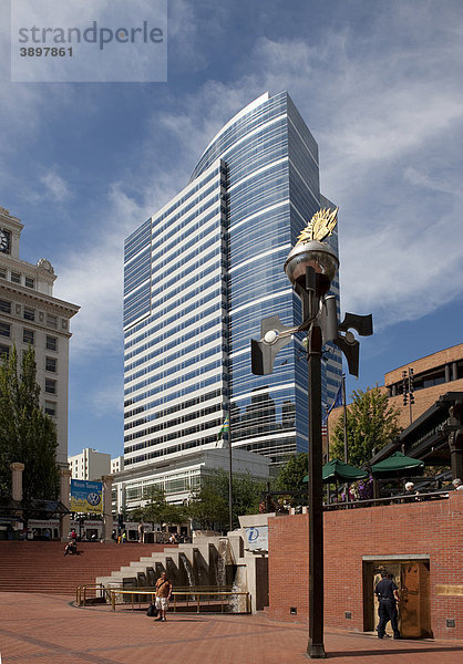 Blick auf den Pioneer Courthouse Square und den Fox Tower  Portland  Oregon  USA