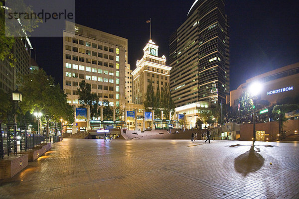 Blick auf den Pioneer Courthouse Square und den Jackson Tower  Portland  Oregon  USA