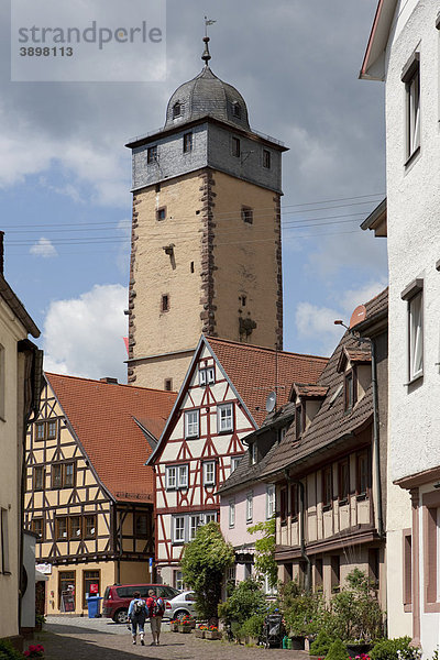 Blick auf den Stadtturm Bayersturm  benannt nach der Türmerfamilie Bayer  Lohr am Main  Hessen  Deutschland  Europa