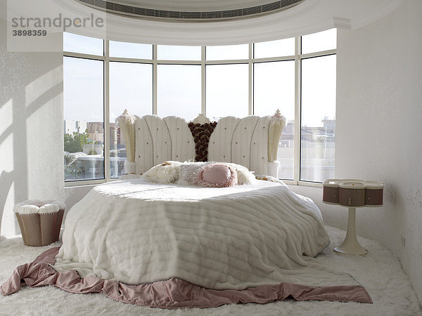Luxuriöses Bett im Dubai-Style