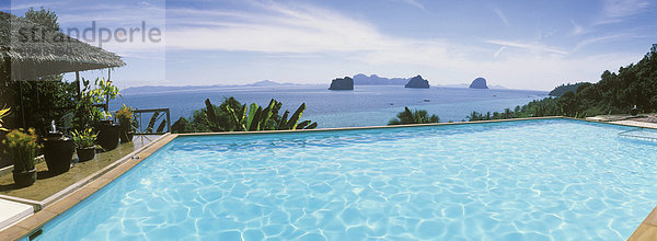 Panoramablick über die Andamenensee  Pool des Chateau Hill Resort  Insel Ko Hai oder Koh Ngai  Trang  Thailand  Asien