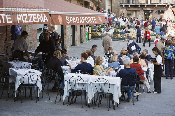 Straßencafe  Pizzeria  Piazza del Campo  Siena  Toskana  Italien  Europa