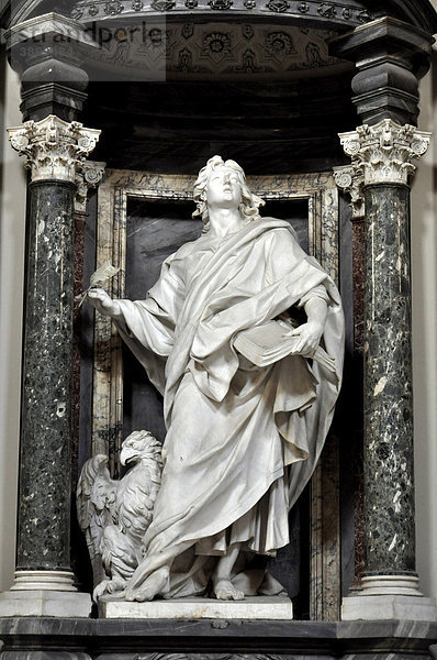 Statue Apostel Ioannes  Mittelschiff  Basilika San Giovanni in Laterano  Rom  Latium  Italien  Europa