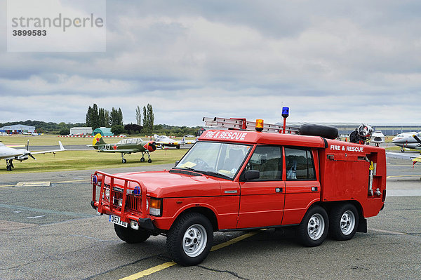 Ein Feuerlöschfahrzeug von Range Rover auf dem North Weald Airfield Flughafen  Essex  England  Vereinigtes Königreich  Europa