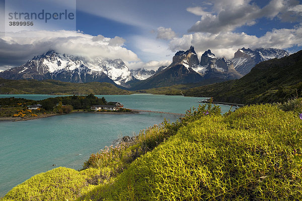 Lago Pehoe  mit Torres del Paine Masiv  Patagonien  Chile  Südamerika