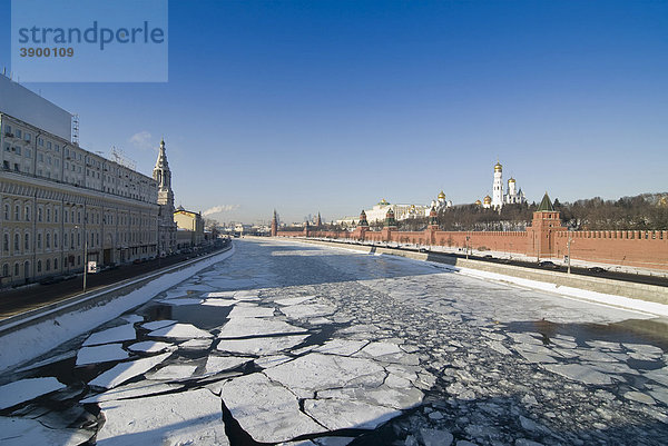 Kreml im Winter  Moskau  Russland