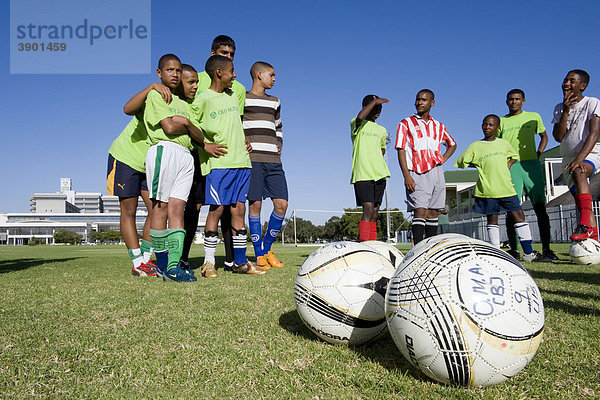 U15 Mannschaft der Old Mutual Fußballakademie während einer Trainingspause in Kapstadt  Südafrika  Afrika