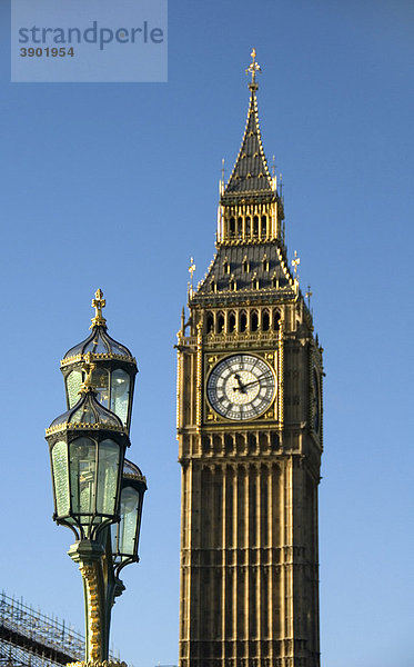Alte Straßenlaterne und Big Ben  Uhrturm  Houses of Parliament  London  England  Großbritannien  Europa