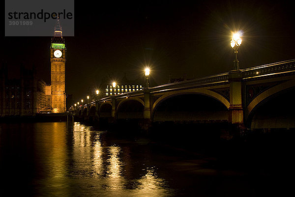 Big Ben und Westminster Bridge bei Nacht  Uhrturm  Themse  Houses of Parliament  Palace of Westminster  London  England  Großbritannien  Europa Palace of Westminster