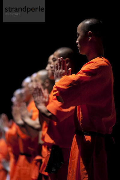 Mönche aus dem Kloster der Shaolin  Aufführung in Berlin  Deutschland  Europa