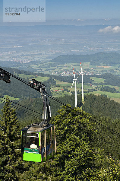 Schauinslandgondel mit Windrädern  hinten Freiburg  Baden-Württemberg  Deutschland  Europa