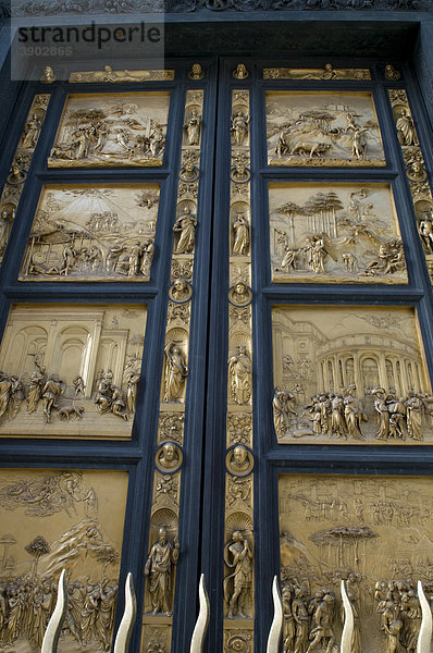 Paradiesportal  Ostportal der Taufkirche  Baptisterium  des Doms  UNESCO-Weltkulturerbe  Florenz  Toskana  Italien  Europa