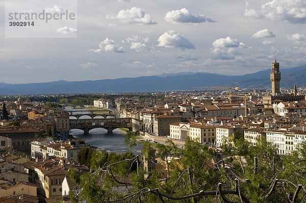 Stadtpanorama mit Palazzo Vecchio  Ausblick vom Monte alle Croci  Florenz  Toskana  Italien  Europa