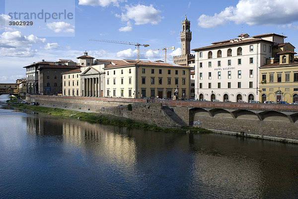 Panorama am Fluss Arno  Florenz  Toskana  Italien  Europa