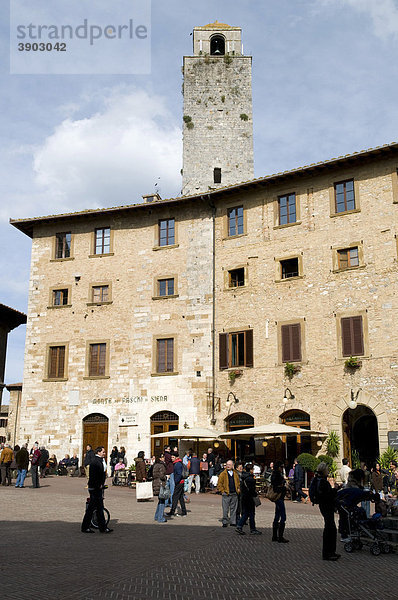 Piazza della Cisterna  San Gimignano  UNESCO-Weltkulturerbe  Toskana  Italien  Europa