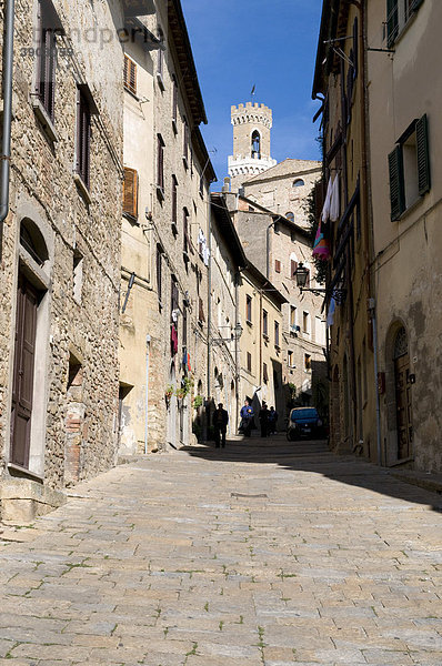 Gasse in der Altstadt  Volterra  Toskana  Italien  Europa