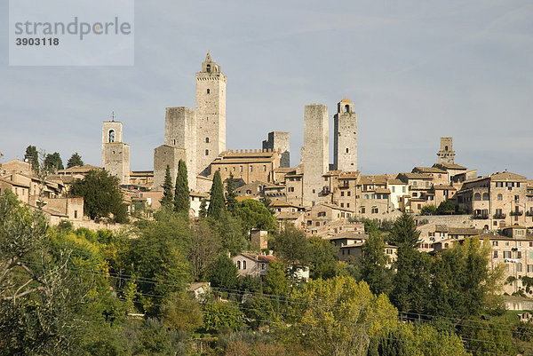 Stadtpanorama von San Gimignano  UNESCO-Weltkulturerbe  Toskana  Italien  Europa