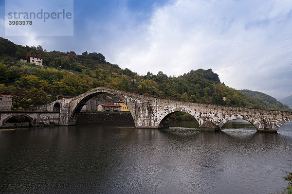Ponte Diabolo  Borgo Mozziano  Garfagna  Toskana  Italien  Europa
