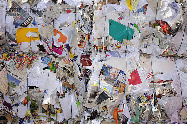 Gepresstes Altpapier  Recyclinghof