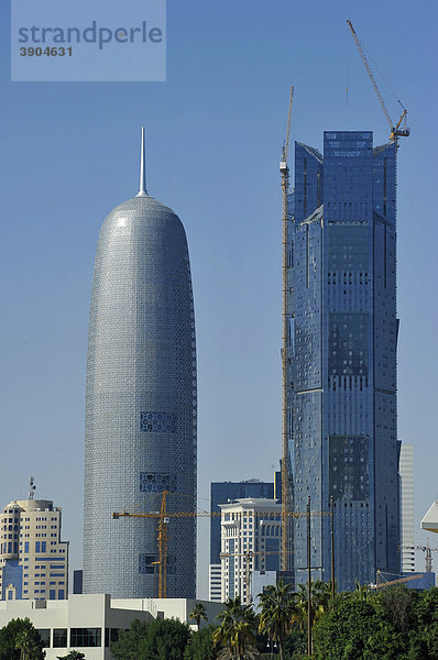Skyline Doha mit Al-Thani Tower  Emirat Katar  Qatar  Naher Osten  Asien