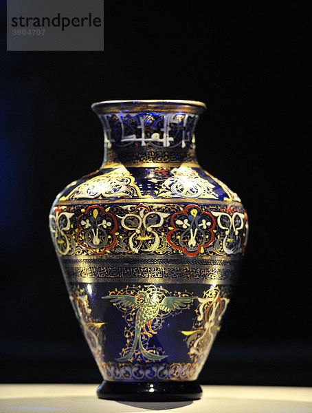Ausstellungsstück Vase  Syrien  13. Jahrhundert  Museum of Islamic Art  Corniche  Doha  Katar  Qatar  Persischer Golf  Naher Osten  Asien