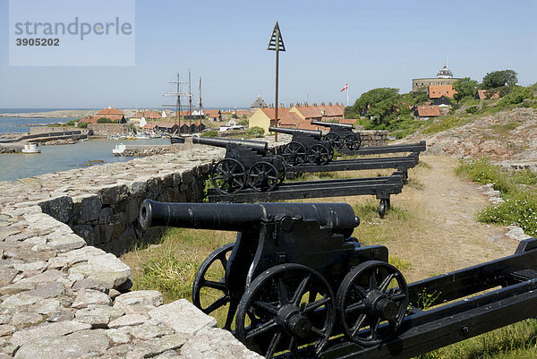 Kanonen auf der alten Festung Christiansoe  Dänemark  Europa