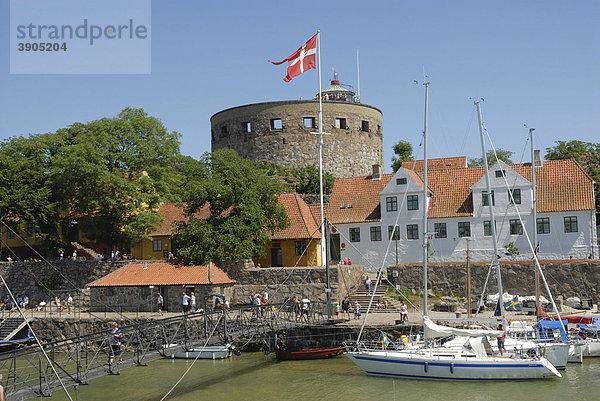 Hafen mit Segelbooten an der alten Festung Christiansoe  Dänemark  Europa