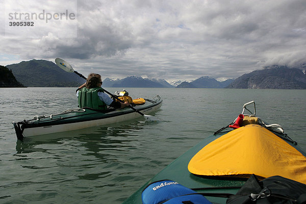 Kajak fahren auf dem Tarr Inlet  mehrtägige Kajak-Tour im Glacier Bay Nationalpark  Alaska  USA