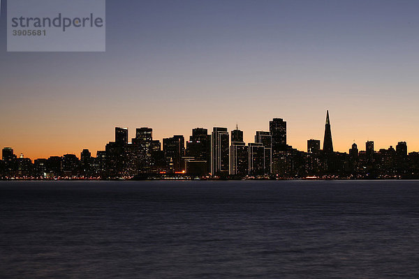 San Francisco Skyline  Dämmerung  Kalifornien  USA  Vereinigte Staaten von Amerika