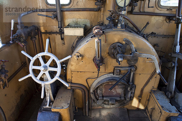 Führerstand der Dampflokomotive Licaon  der ältesten betriebsfähigen Lokomotive der Welt  Baujahr 1851 in Österreich  Eisenbahnmuseum Strasshof  Österreich  Europa