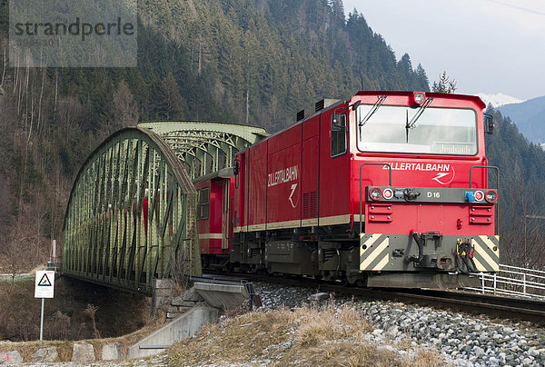 Zillertalbahn  Regionalzug  Tirol  Österreich  Europa