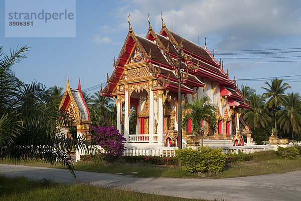 Landestypischer buddhistischer Tempel  Khao Lak  Thailand  Asien