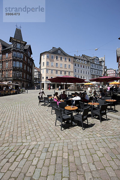 Marktplatz mit Restaurants  Altstadt von Marburg  Hessen  Deutschland  Europa
