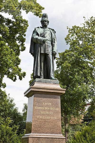 Denkmal von Kaiser Wilhelm dem Großen  Waldecks am Barock-Residenzschloss  Bad Arolsen  Hessen  Deutschland  Europa