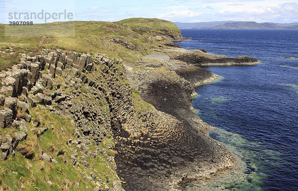 Basaltformation  Insel Staffa  Innere Hebriden Insel  Schottland  Großbritannien  Europa
