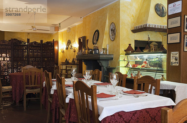 Gedeckter Tisch im Restaurant  Locanda delle Monache  Camaiore  Toskana  Italien  Europa