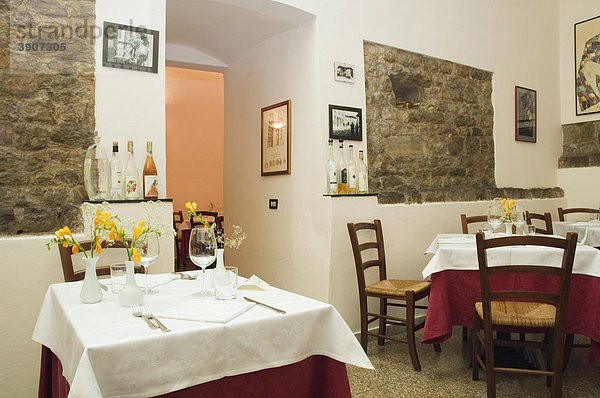 Gedeckter Tisch im Restaurant  Osteria dei Cavalieri  Pisa  Toskana  Italien  Europa