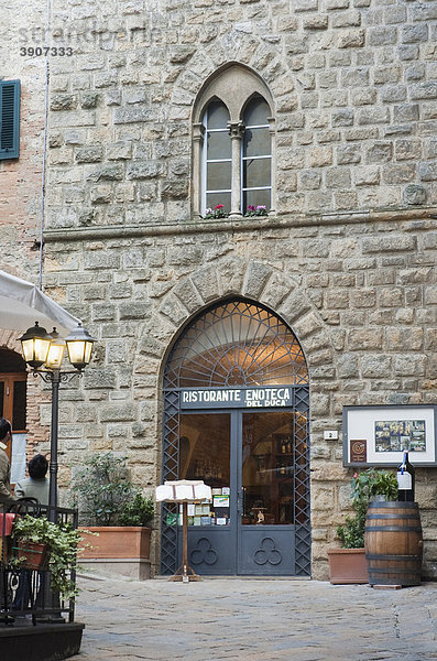 Weinhandlung  Del Duca  Restaurant  Enoteca  Volterra  Toskana  Italien  Europa