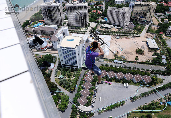 Jump vom Pattaya Park Tower in Jomtien  Thailand  Asien