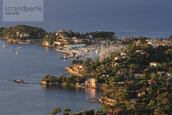 St. Jean Cap Ferrat mit dem Yachthafen  DÈpartement Alpes Maritimes  RÈgion Provence Alpes CÙte d'Azur  Südfrankreich  Frankreich  Europa