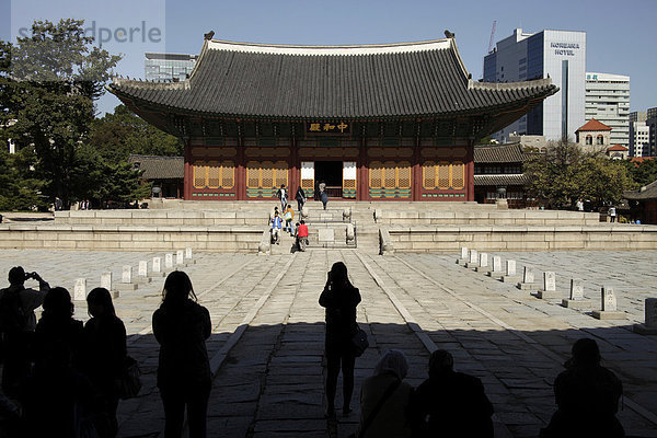 Königspalast Deoksugung  Palast der rechtschaffenden Langlebigkeit  in der koreanischen Hauptstadt Seoul  Süd-Korea  Asien