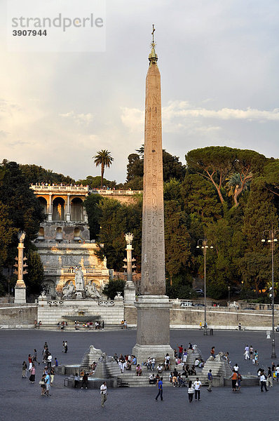 Obelisk  Pincio-Terrasse  Statuen-Gruppe Göttin Roma zwischen Tiber und Aniene  Piazza del Popolo  Rom  Latium  Italien  Europa
