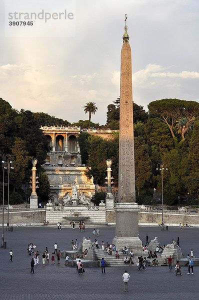 Obelisk  Pincio-Terrasse  Statuen-Gruppe Göttin Roma zwischen Tiber und Aniene  Piazza del Popolo  Rom  Latium  Italien  Europa